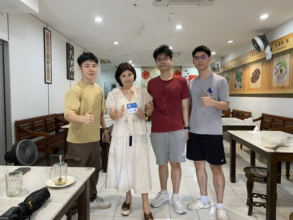 TapToShare card handover at a restaurant