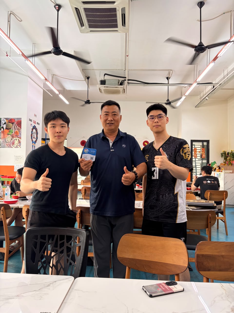 TapToShare card handover at a restaurant